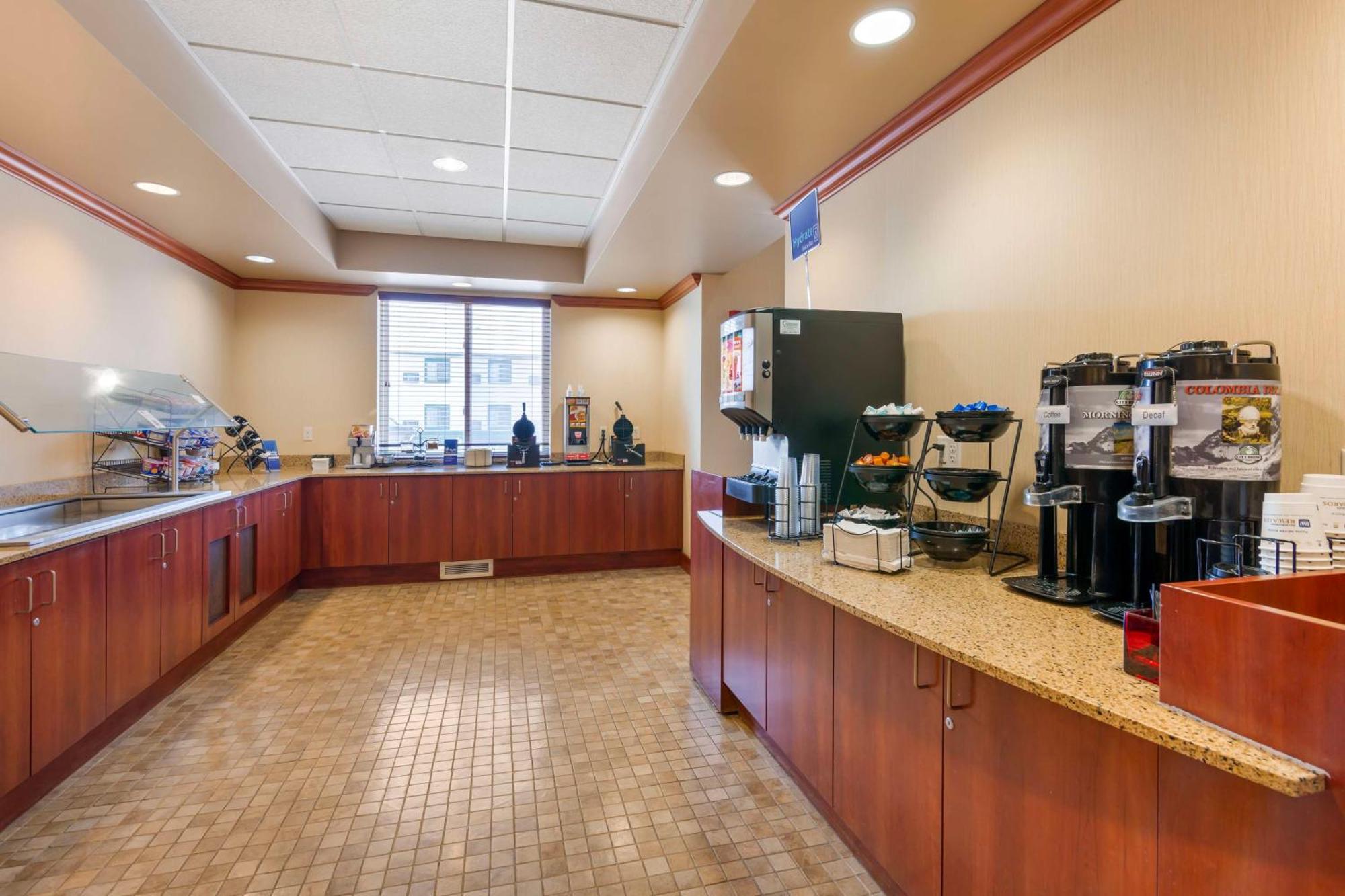 Best Western Golden Prairie Inn And Suites Sídney Exterior foto